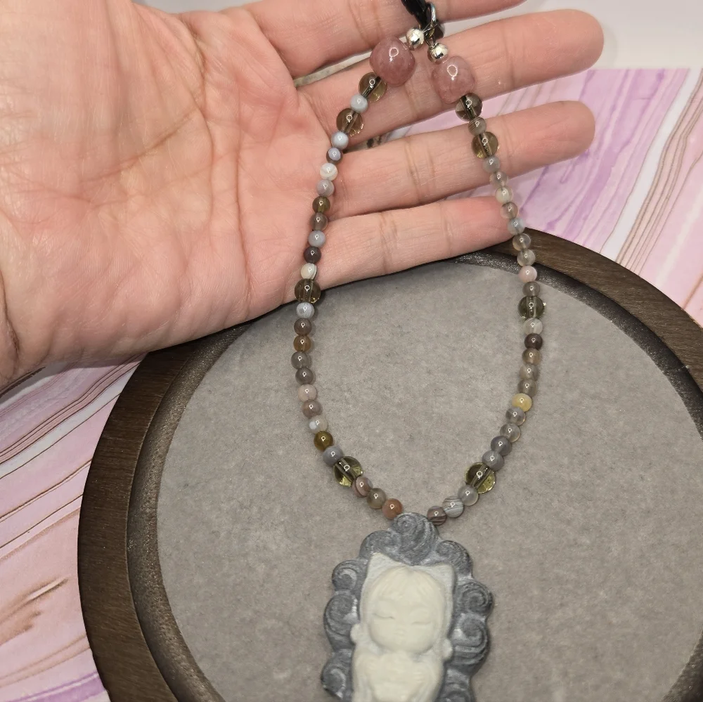 Taiji Fox Girl Carving - Picture 3 of 7